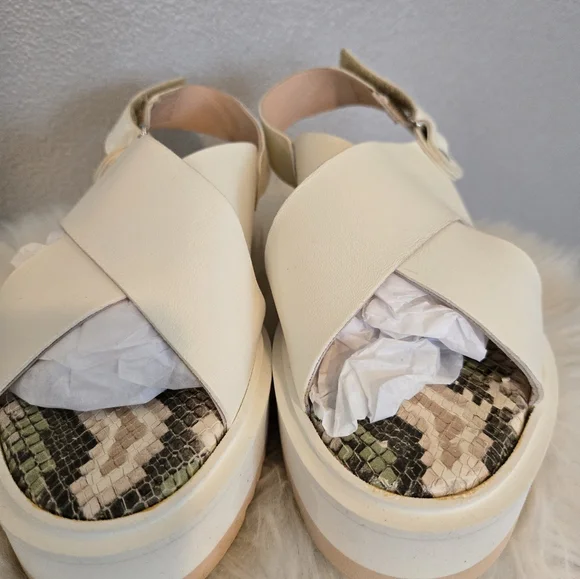 AGL Maya Criss Cross Platform Leather Sandal - Picture 3 of 10